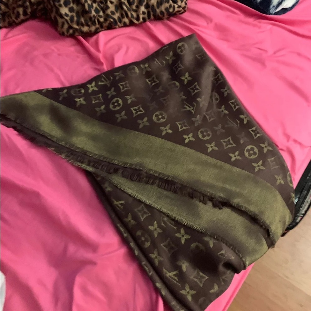 Louis Vuitton scarf